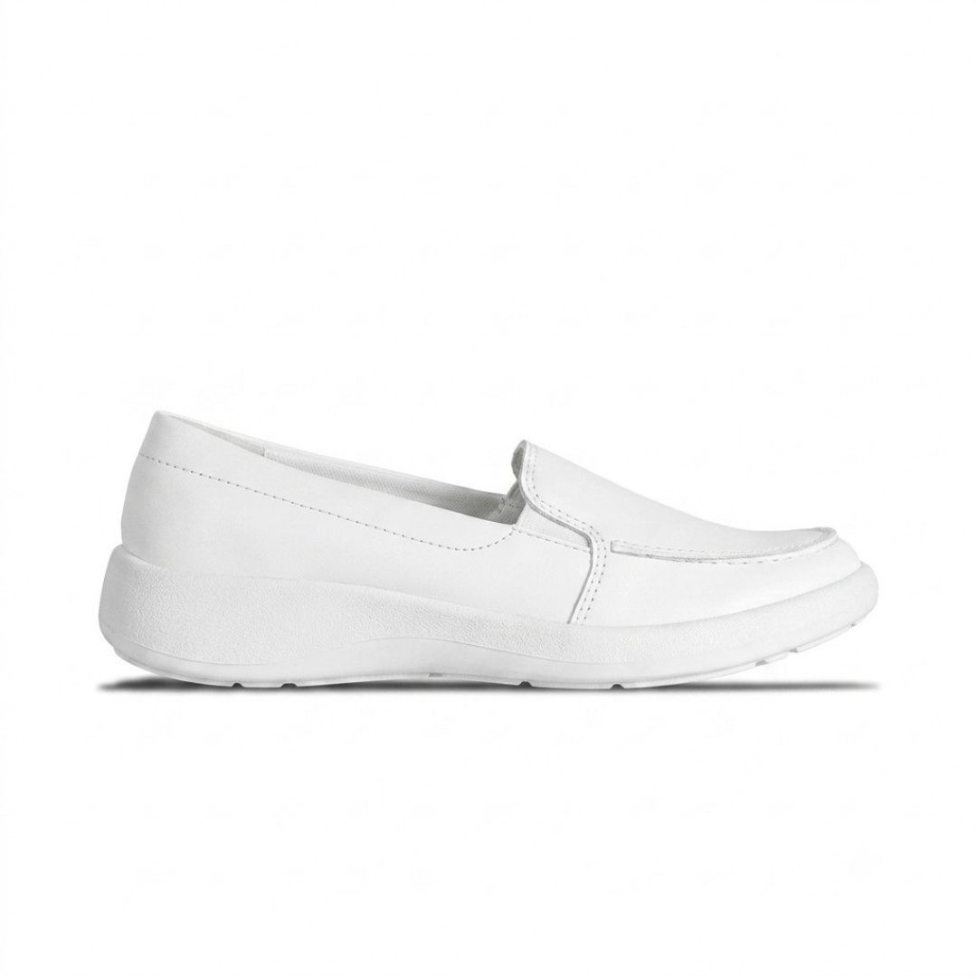 Zapato mocasín de enfermería dama J&G antideslizante blanco J001B